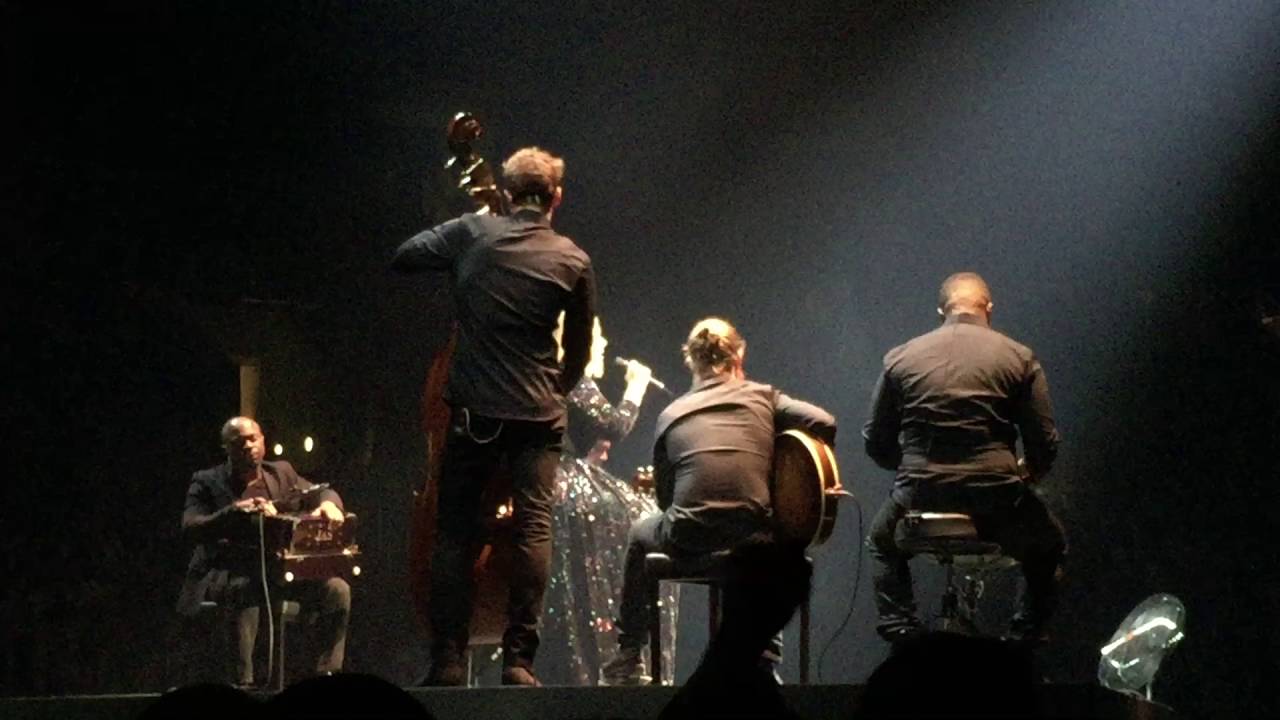 Adele performing 'Don't You Remember' on 8/6/16 in LA