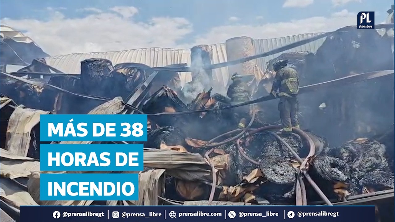 Incendio en Amatitlán cumple más de 38 horas y mantiene en alerta a bomberos