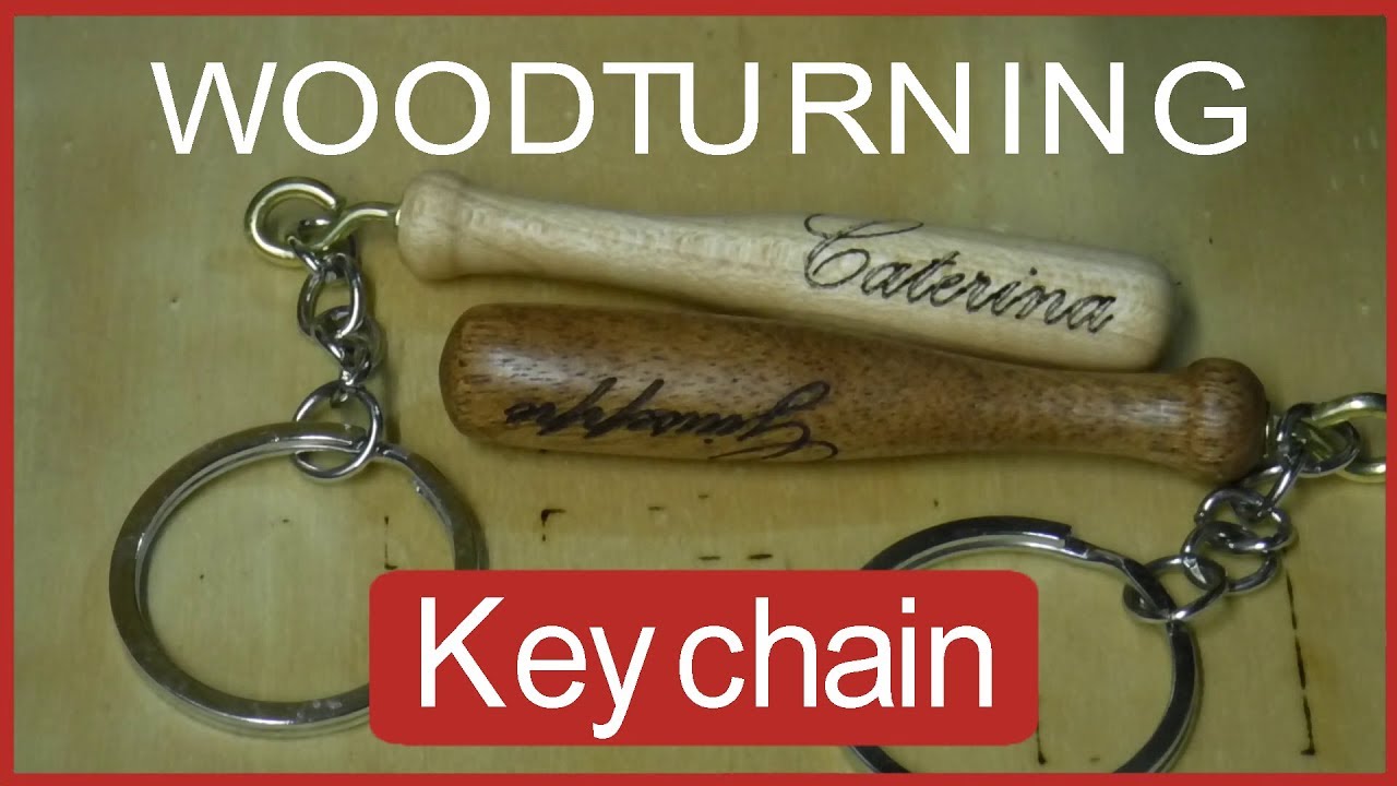 woodturning keychain with engraving - un piccolo portachiavi in legno tornito e personalizzato