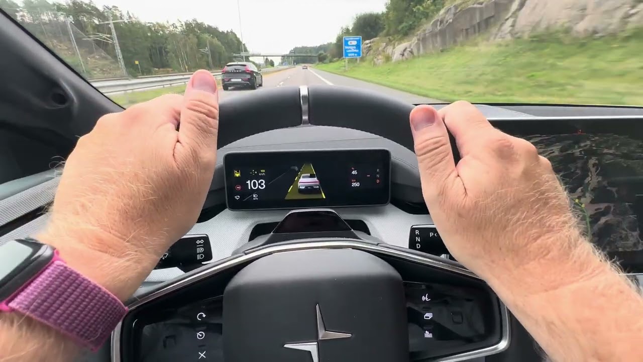 Pilot Assist og styreassistanse i Polestar 4