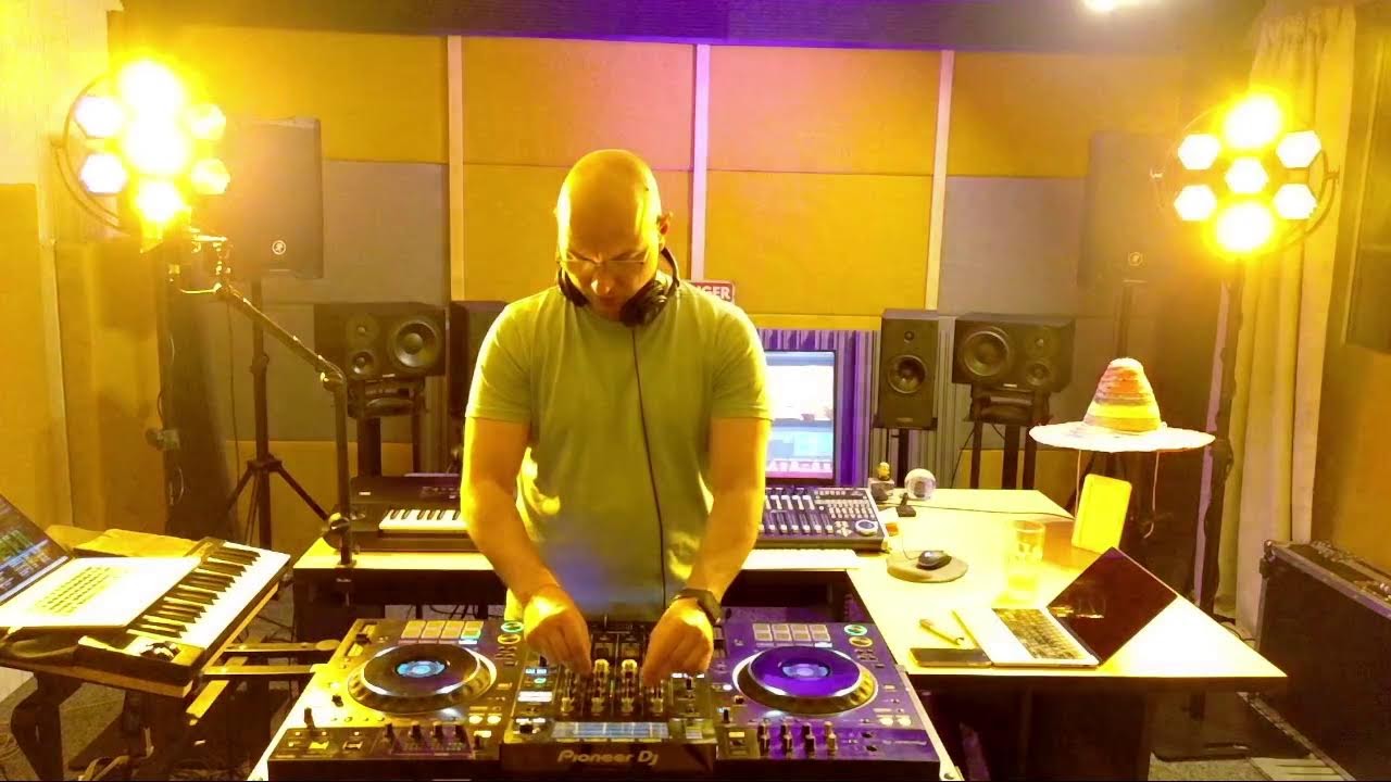 HOUSE ADVENTURE SET WITH DJ JACOBE