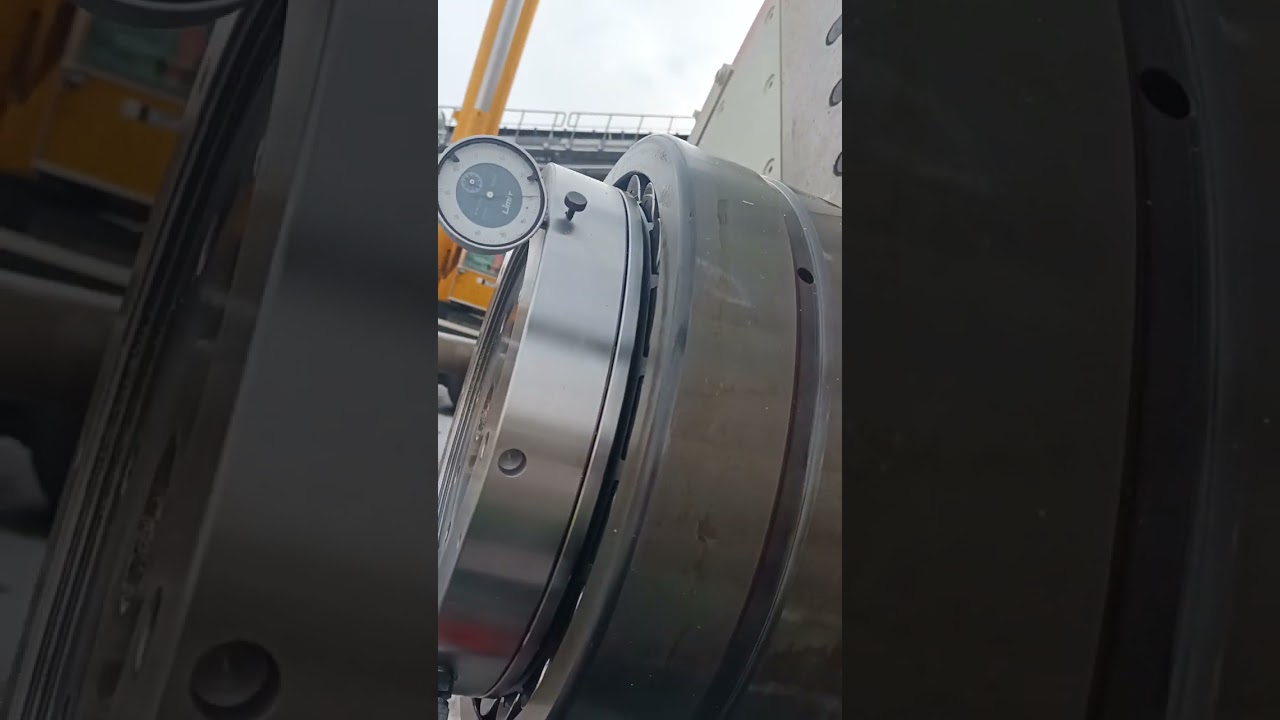 Montaż łożyska nakrętką hydrauliczną
