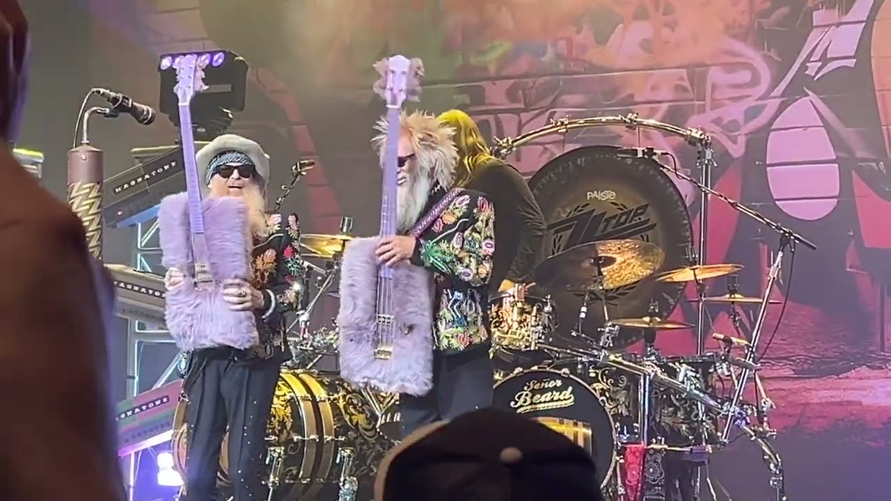 ZZ Top - Legs - Live Vancouver, Canada 2025. Billy Gibbons gives a lady some pink guitar fluff.