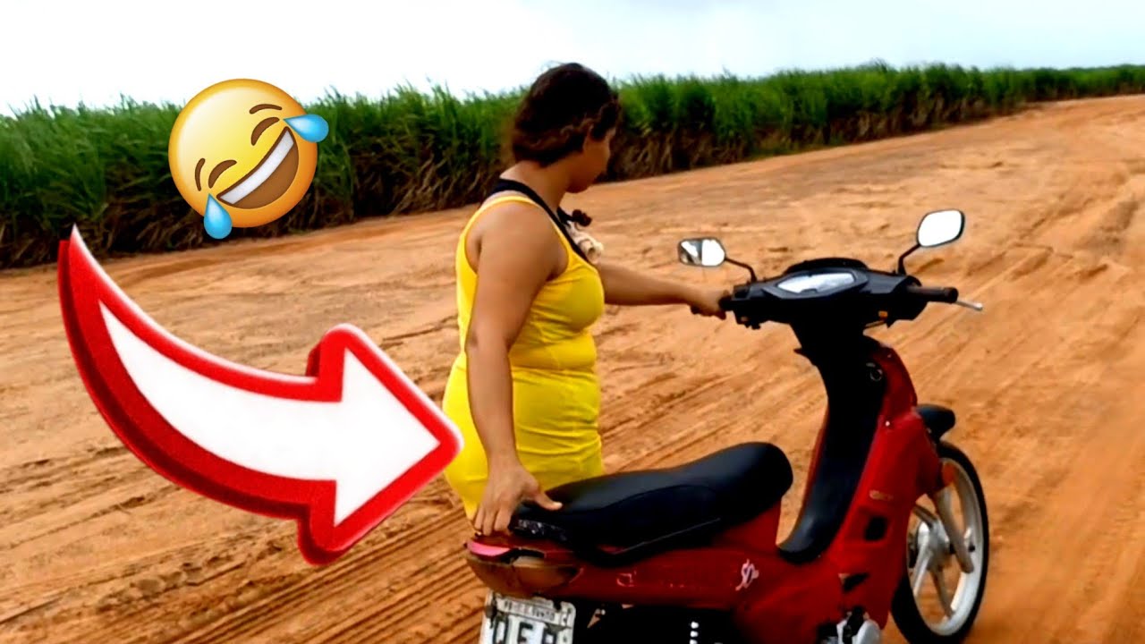 TROLLEI MINHA NAMORADA FIZ ELA EMPURRAR MOTO🛵 😁😁🤣