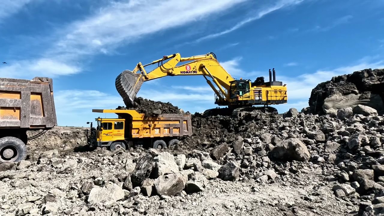 135-Ton Beast Unleashed! Komatsu PC1350-11R's Earth-Moving Frenzy at Inner Mongolia Coal Mine