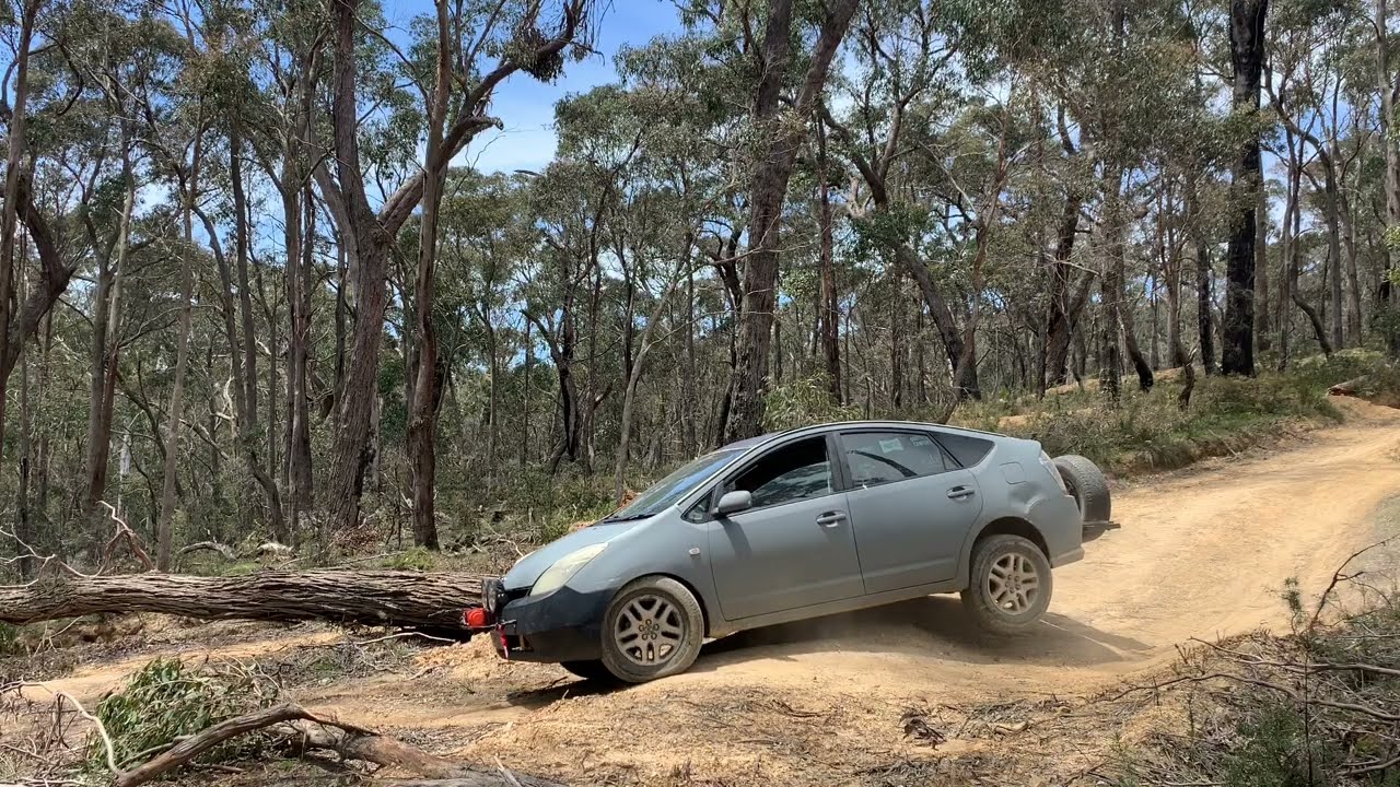 Exploring Lerderderg 2 - Overland Prius fails river crossing