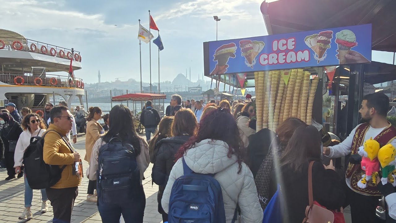 KARAKÖY GALATA KÖPRÜSÜ VE EMİNÖNÜDE BALIKÇILAR.