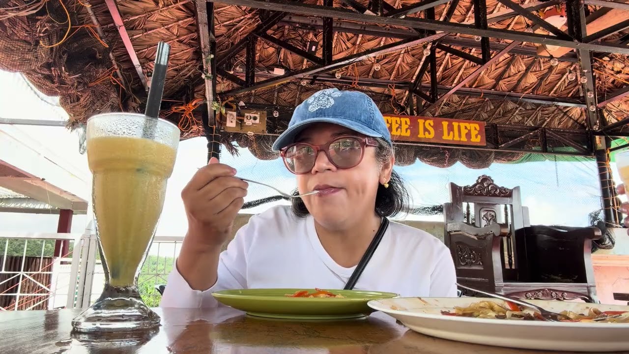 Eating lunch at Dongvalenz View Deck Cafe
