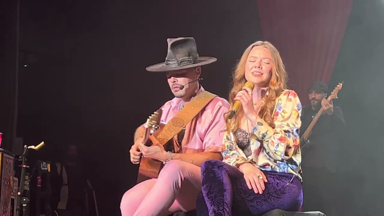 Jesse and Joy Me quiero enamorar / Adiós,10 mil vidas, Un besito más / Llegaste tú - Cliches tour SF