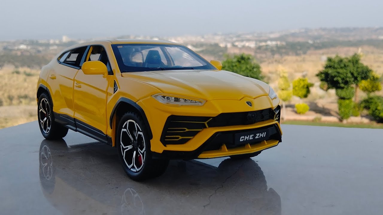 Lamborghini Urus 1:24 Diecast Metal Model- Chezhi