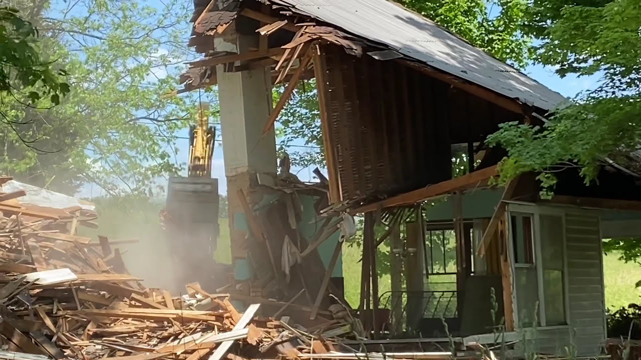 The Demolition of my dreams.. the Douglas Farm in Dandridge Tennessee dies!!