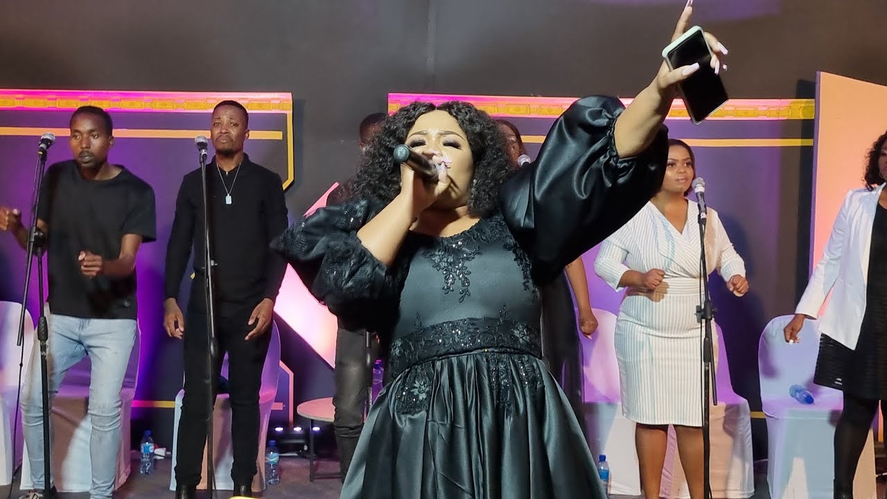 Kuhle Sijentu - Izwi Lahlabi Intliziyo Yami @ Intente Worship Encounter 2023