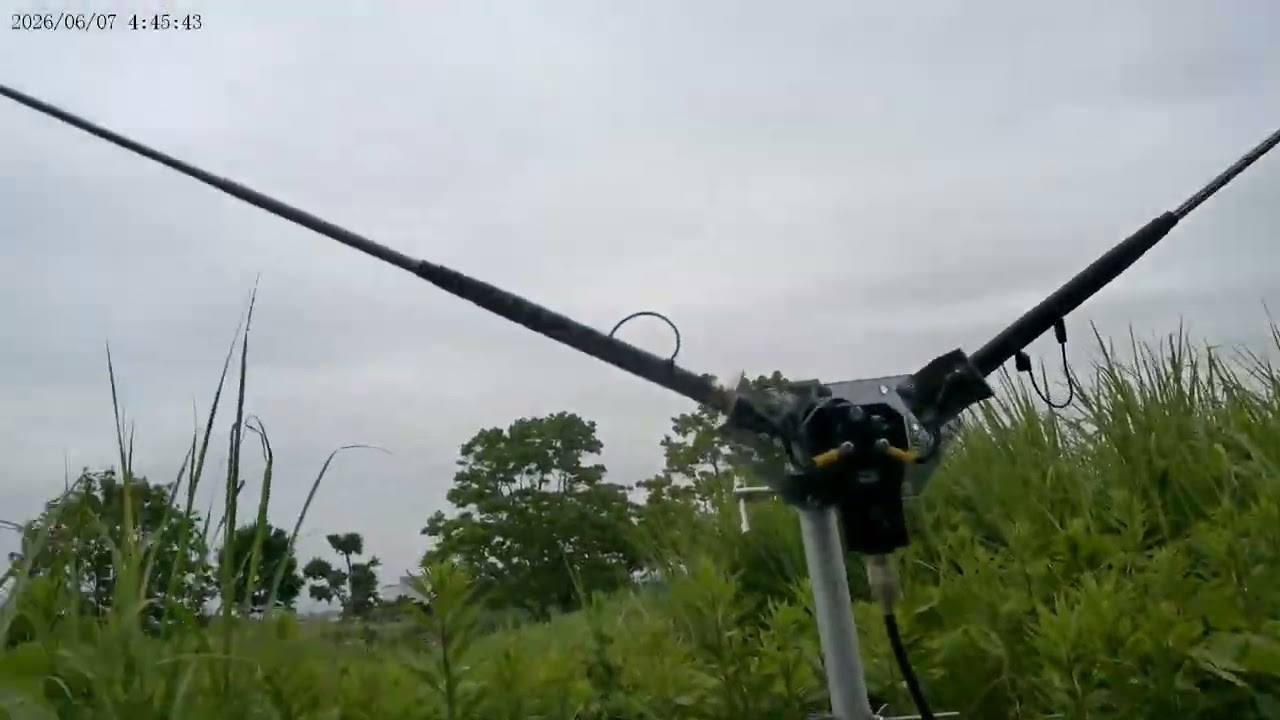 I tried testing the antenna on a park bench. JQ2VGG