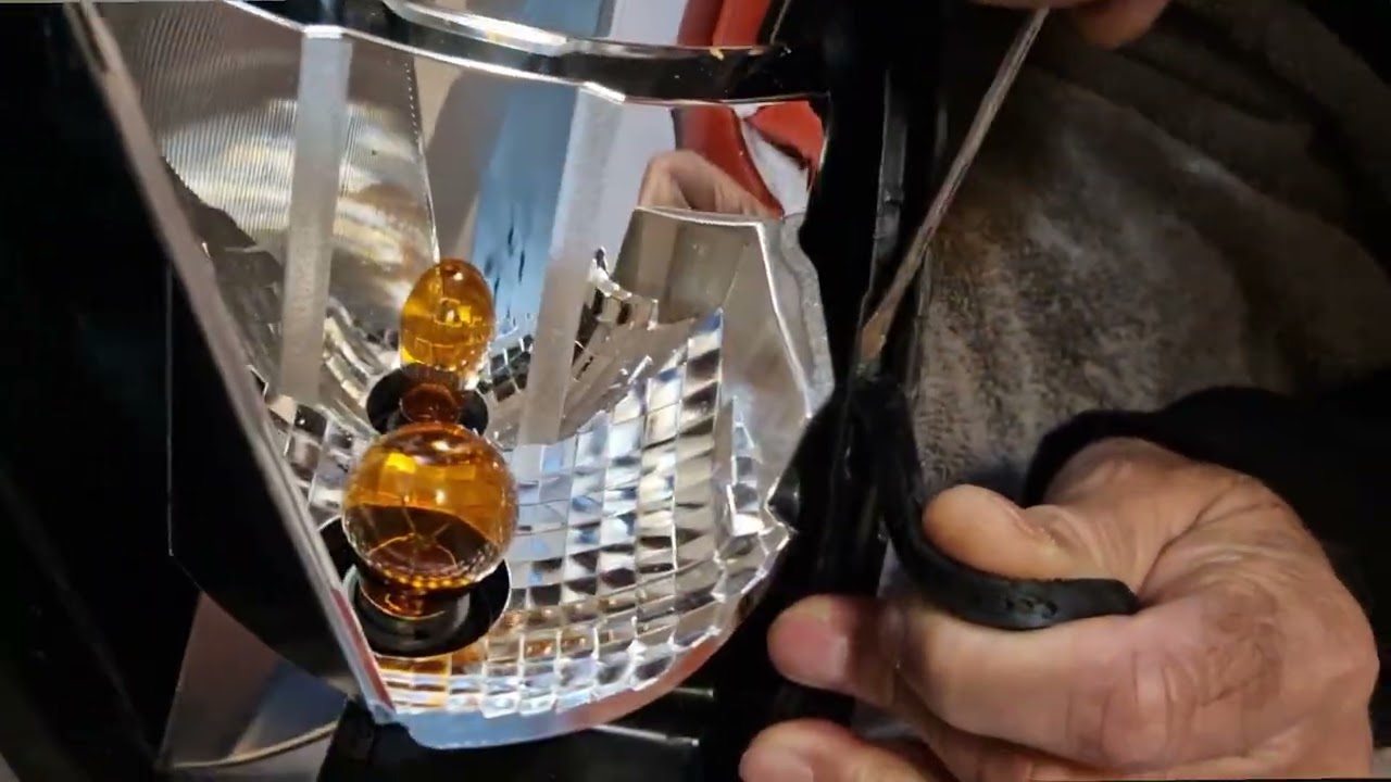 How to replace the headlight lens on a BMW 1 Series 2018 (step by step)