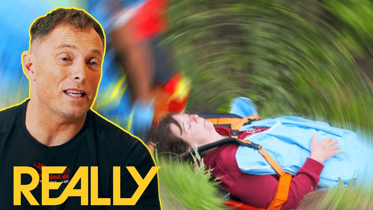 Экстренным службам потребовалось 25 минут, чтобы доставить пациента по узкой прибрежной тропе | C...