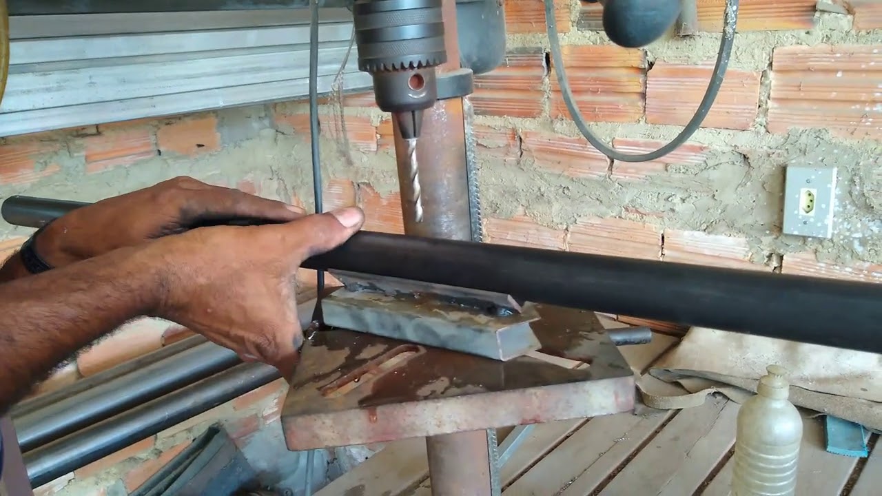 Furando tubo de ferro, isso é muito simples