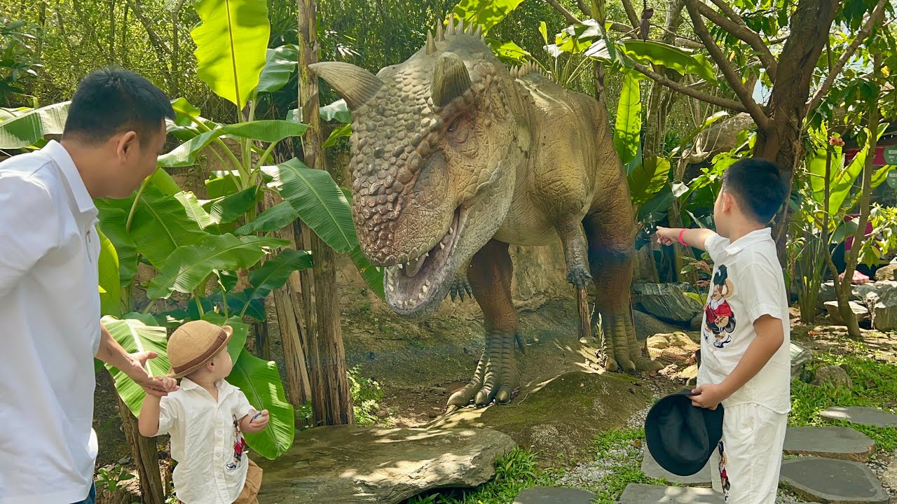 Will và Lou : tham quan vườn Khủng Long ở Núi Thần Tài 