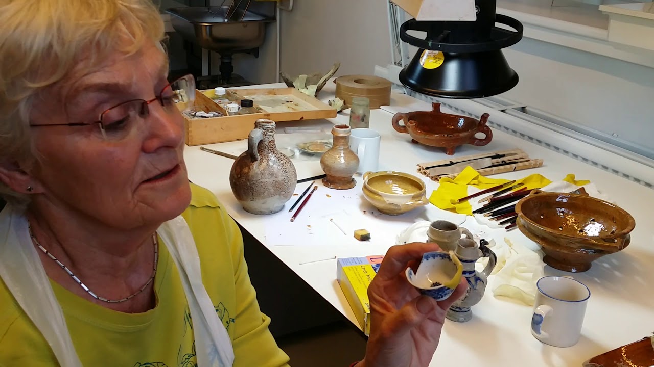 Marianne Bruggeman restaureert keramiek