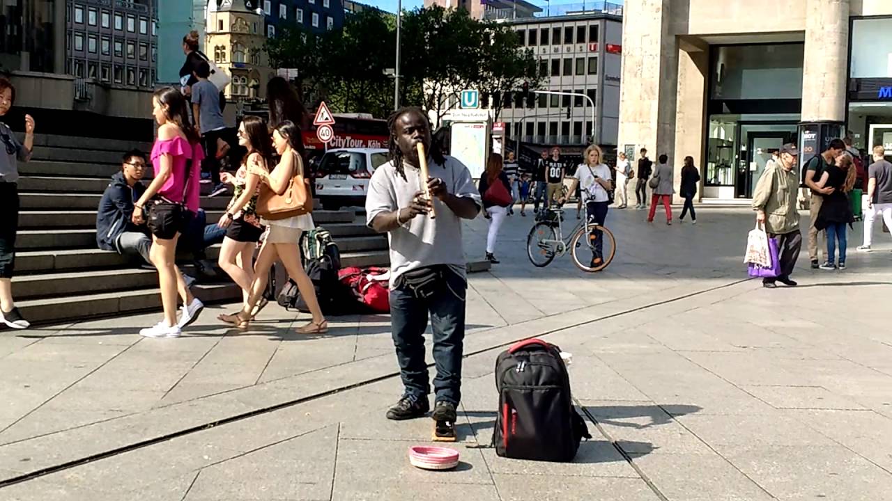 DER KANN NICE FLÖTE SPIELEN !! - STRASSENMUSIKER am DOM !! | Köln Vlog #1