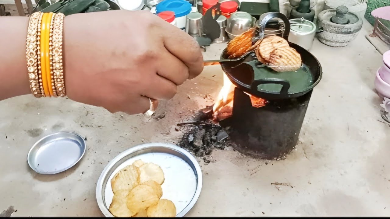 Miniature Chips Taste Like Market Chips || बाज़ार जैसा चिप्स घर पर || Miniature Cooking|| Mini food