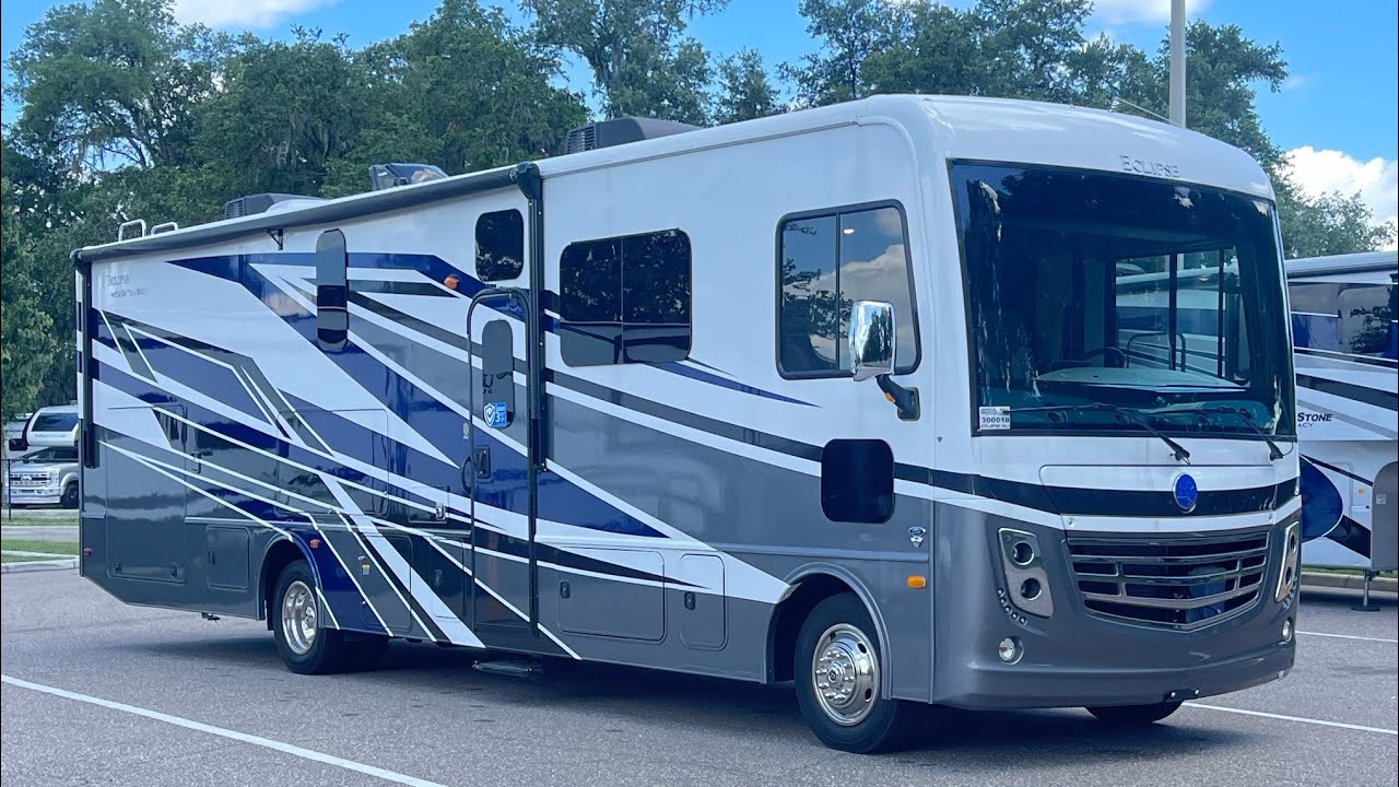 Holiday Rambler Eclipse with OUTSIDE KITCHEN!