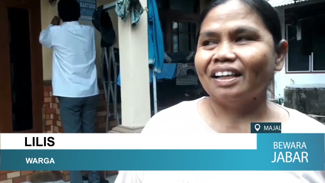 RUMAH IBU KEPALA DESA DI PASANG STIKER PENERIMA  BANSOS