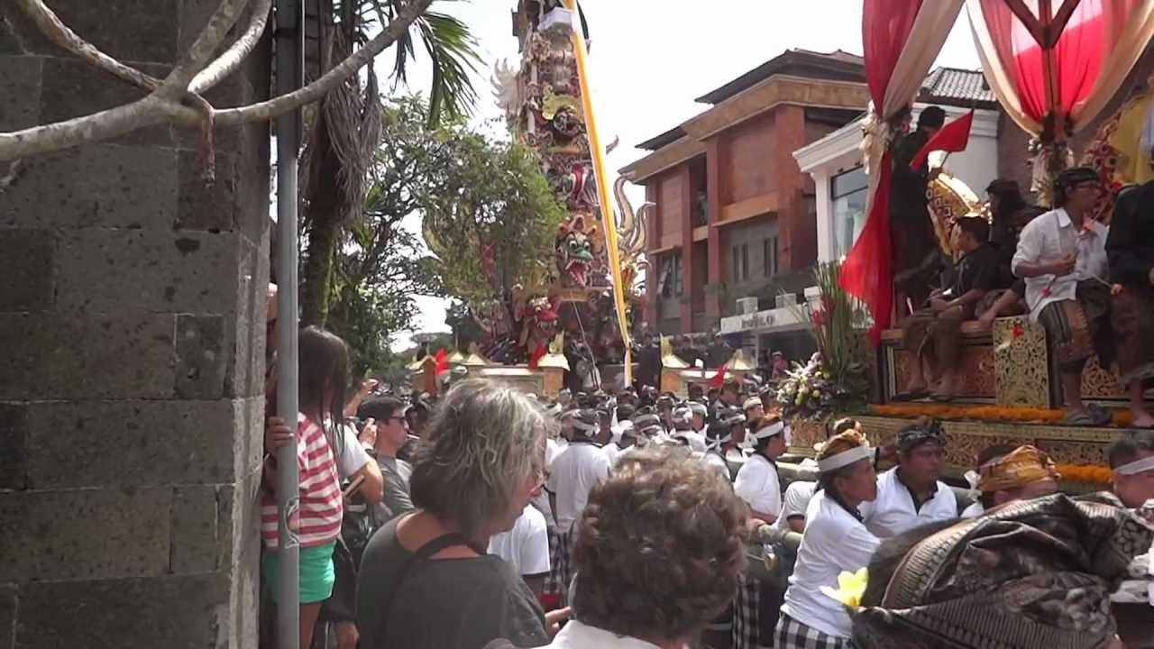 Ubud Cremation Aug 2012 - Part 2 of 3
