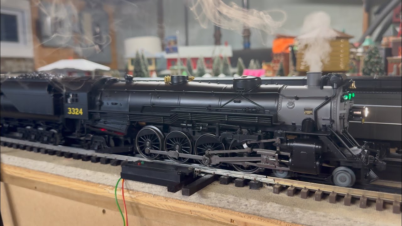 Silent Unboxing and Review - NEW Lionel Legacy New Haven Mountain #3324 first run!