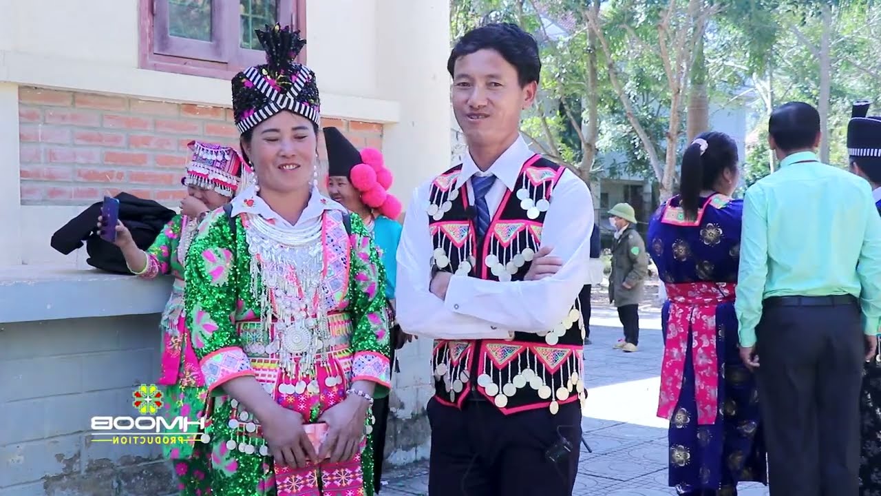 Yias Thoj hais kwv txhiaj nrog Nkauj zeb Tsab nyob nyab laj teb