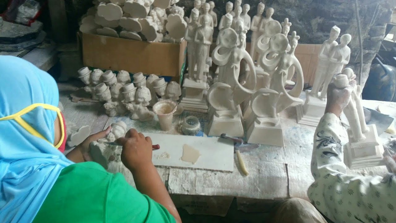 YUK LIHAT PROSES KERAJINAN SOUVENIR BERBAHAN FIBER