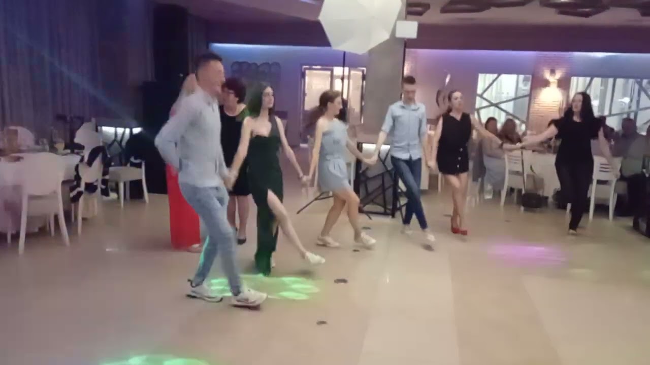 Eleno mome - ovako igraju momci i devojke iz Vranjske Banje