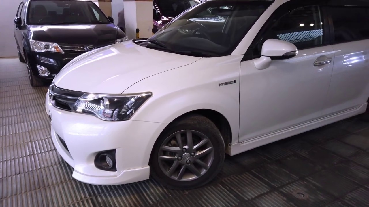 Walk-around of the 2014 Toyota Fielder WXB Hybrid.