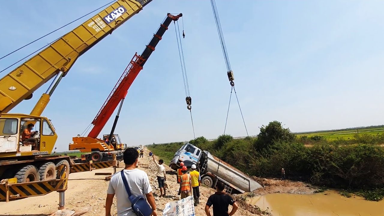 OMG!! Heavy Equipment Gone Wrong - Dump Truck Accident Skills Recovery By 2 Cranes Truck