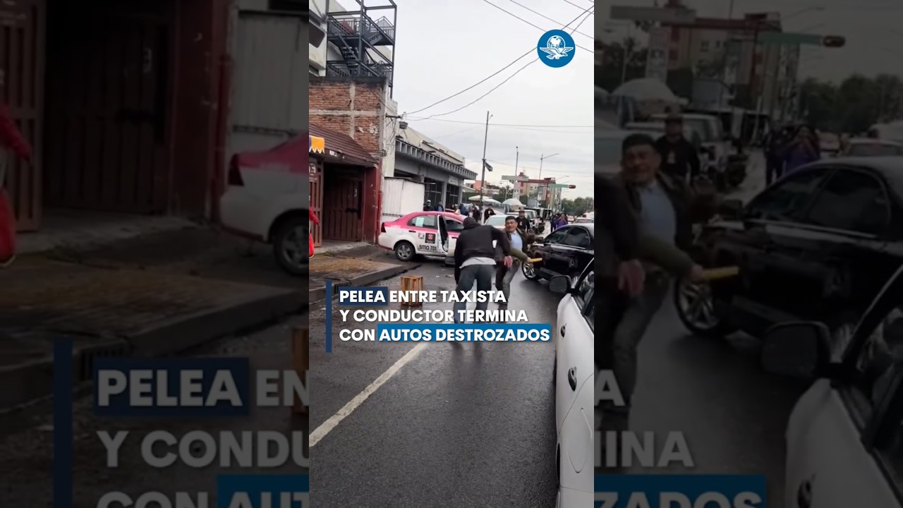 Pelea entre taxista y conductor termina con autos destrozados #shorts
