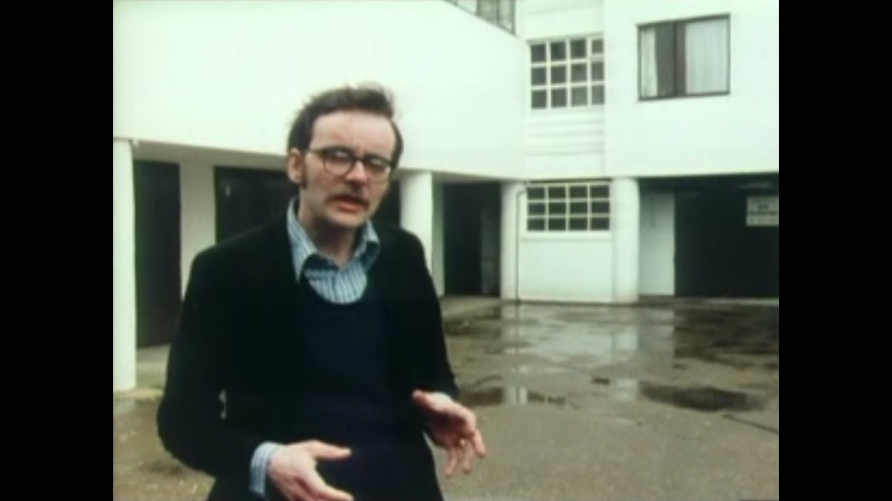 A305/14: English Flats of the Thirties