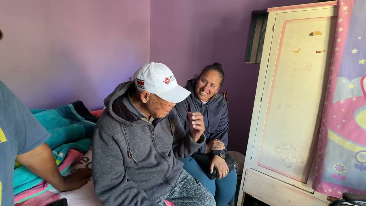Don Pedro  recibió su silla y nos platica a sus 98 años 