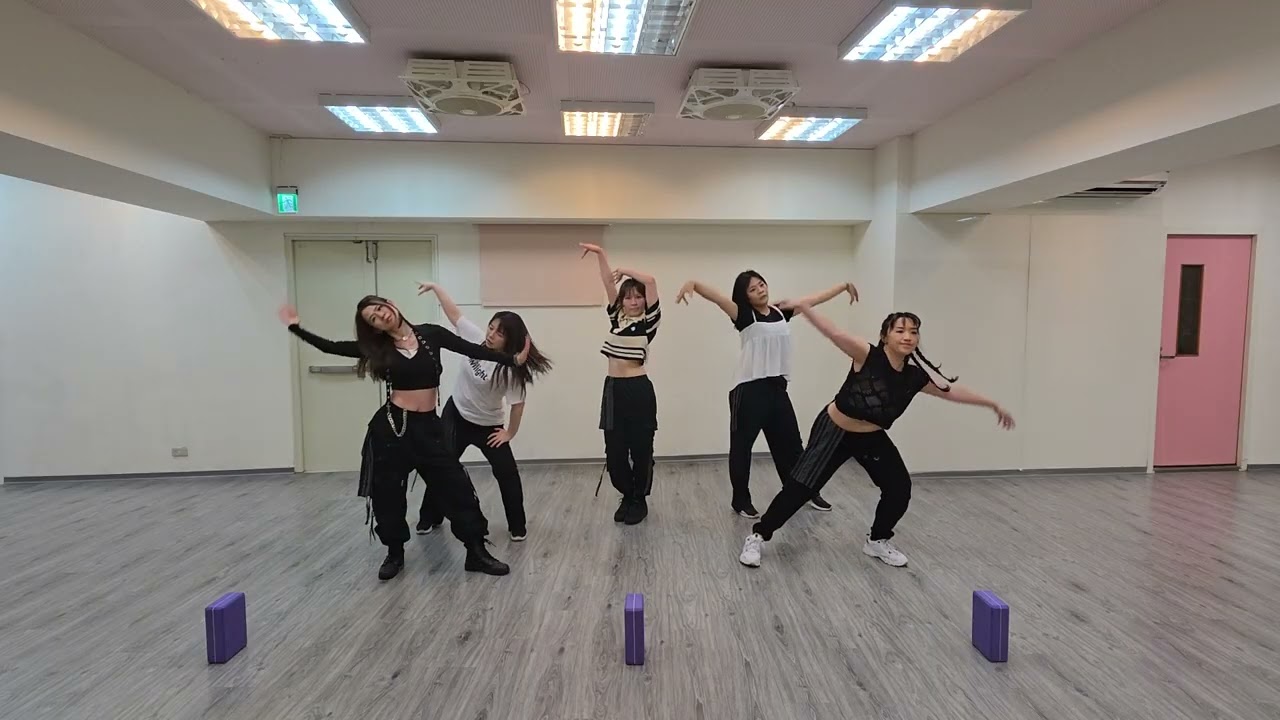 38周日1400忠孝Meovv - Burning up 