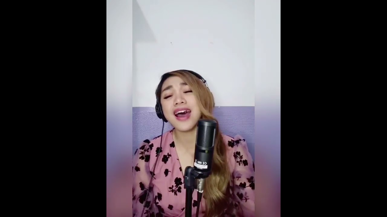 CHIQUITITA by ABBA - live cover by Ingrid Payaket