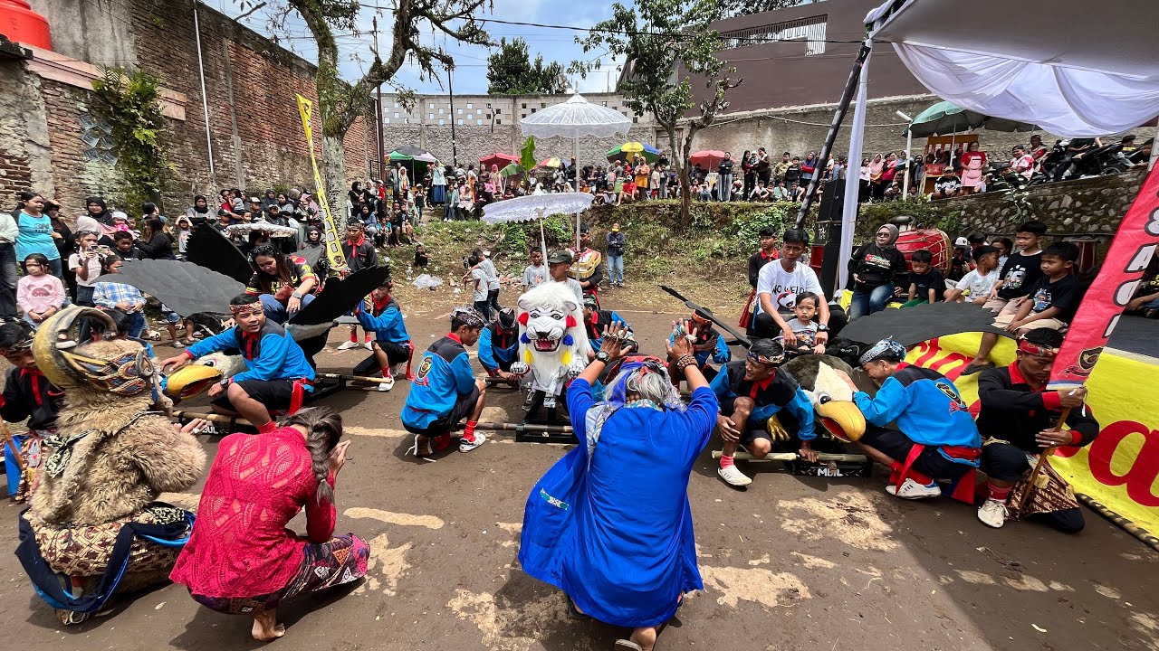 UPACARA ADAT LENGSER SENI BENJANG TIRTA ABADI DI LEGOK BADAK