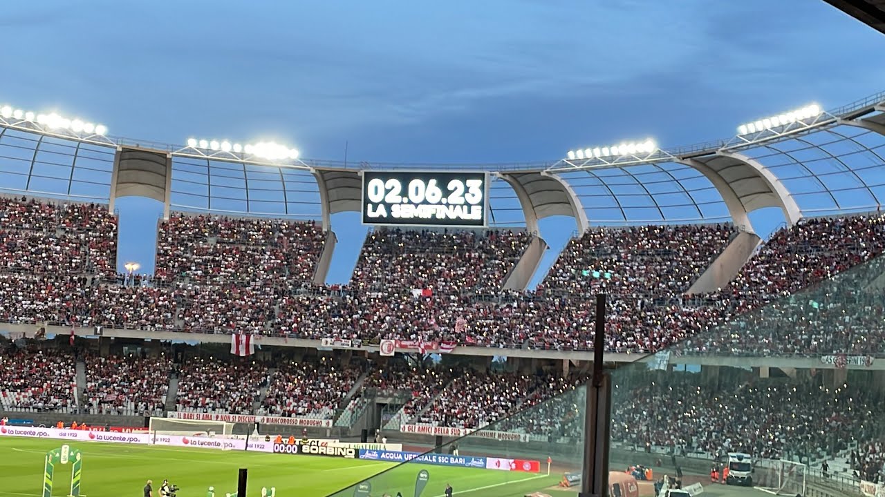 🏟️In 51.600 per te: semifinale #Playoff Bari-Sudtirol 1-0 🤍 il San Nicola è una bolgia 🐔❤️