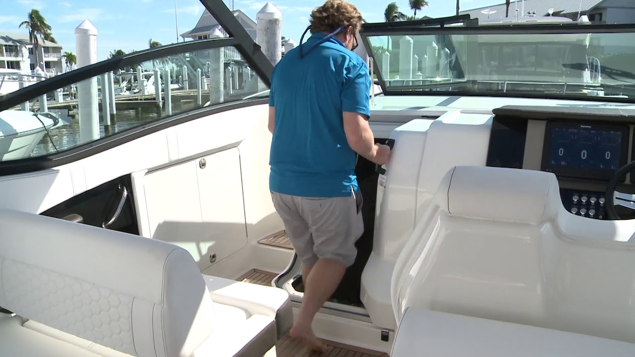 Impressive improvements on the 2018 Sea Ray Sundancer 320 OB
