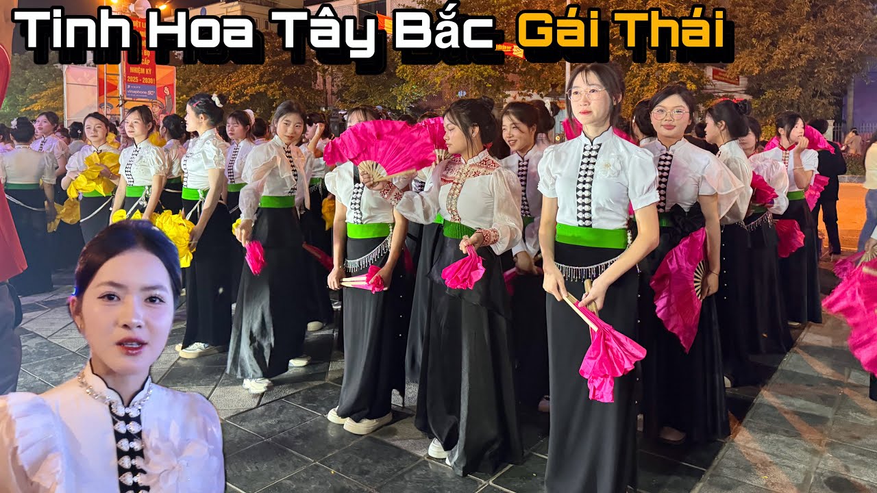 Hàng Trăm Cô Gái Thái Điện Biên Đổ Xuống Đường Để Múa Điệu Xèo, Lễ Hội Tinh Hoa Tây Bắc 2025..