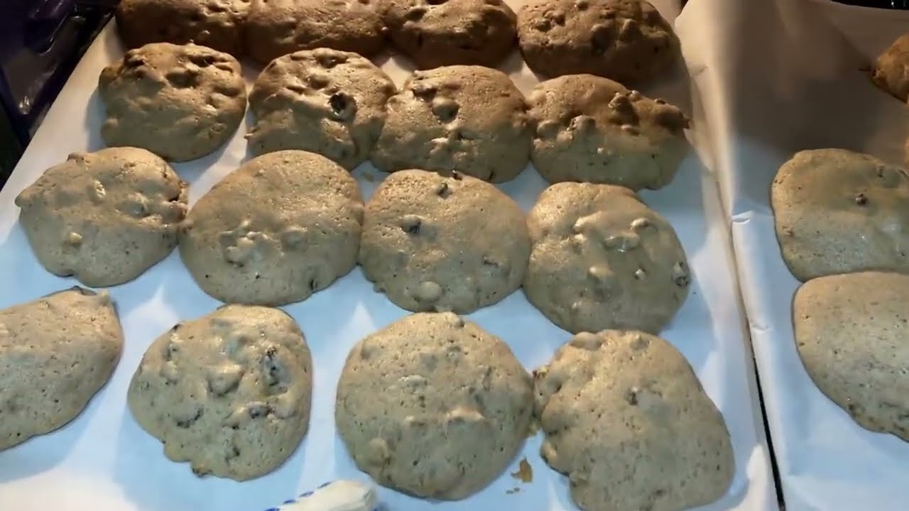 Yote Bakes Hermits!