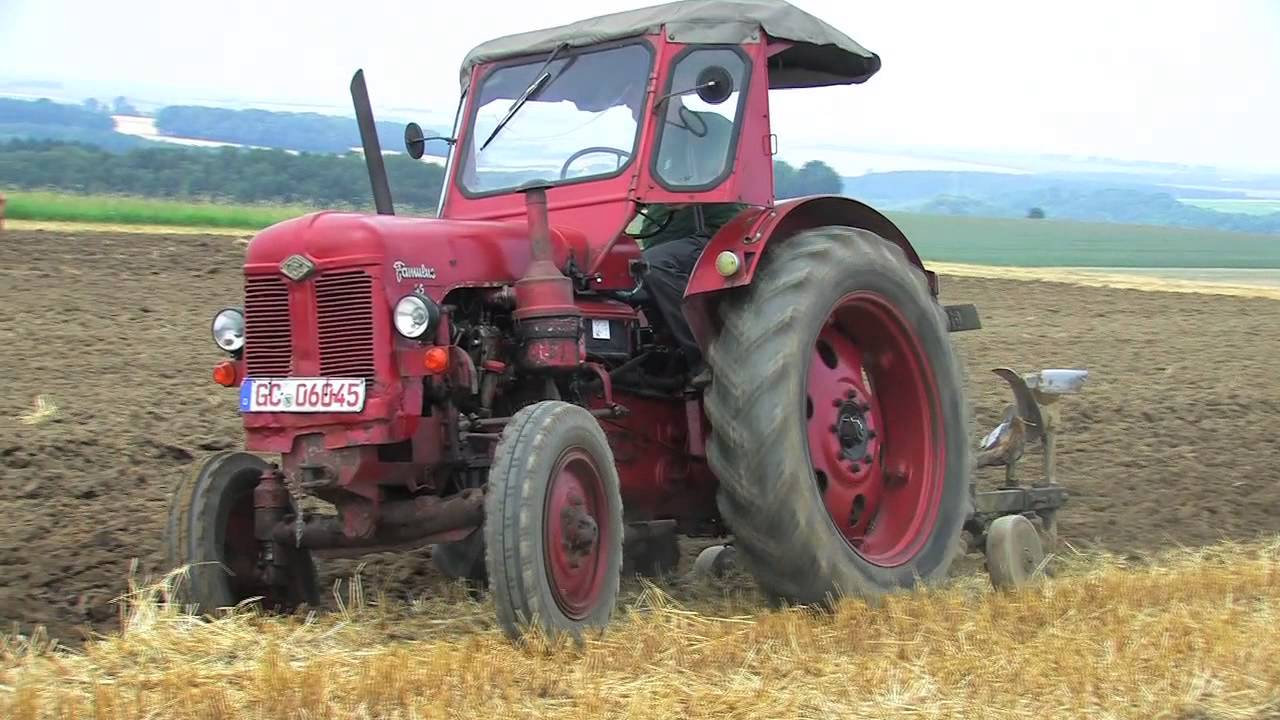 Traktoren in Limbach-Oberfrohna - 3/4 - Massey Ferguson and Famulus Tractor plowing - Feldtag