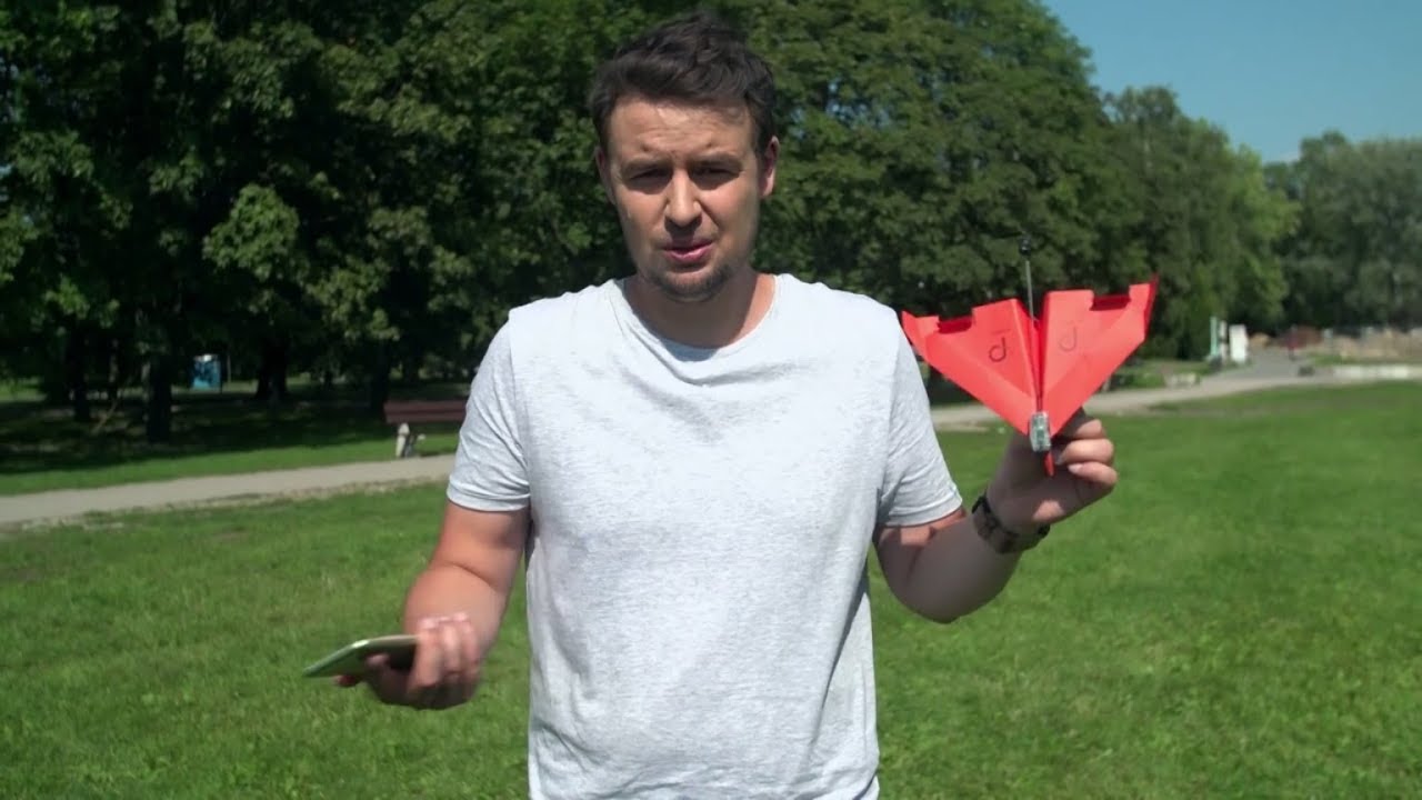 Papierowy samolot z silnikiem sterowany telefonem? Sprawdź jak działa! [Nowy gadżet]