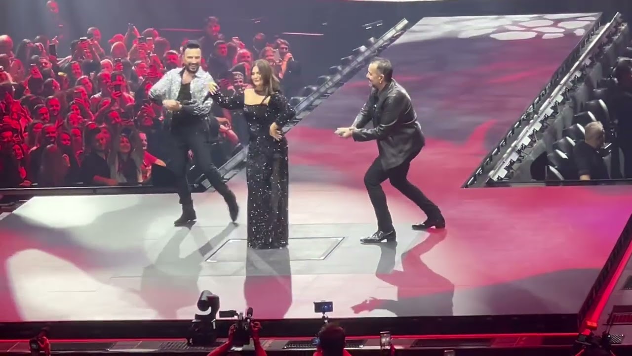 Tarkan Sibel Can Ata Demirer Aynı Sahnede Gül Döktüm Yollarına 27.1.2026 Tarkan Konseri 