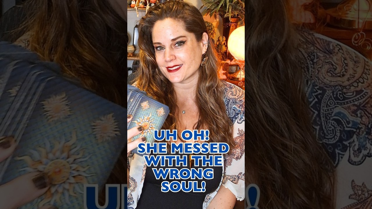 😱 A WOMAN WITH DARK HAIR KNOWS SOMETHING ABOUT YOU... AND IT TERRIFIES HER!!
