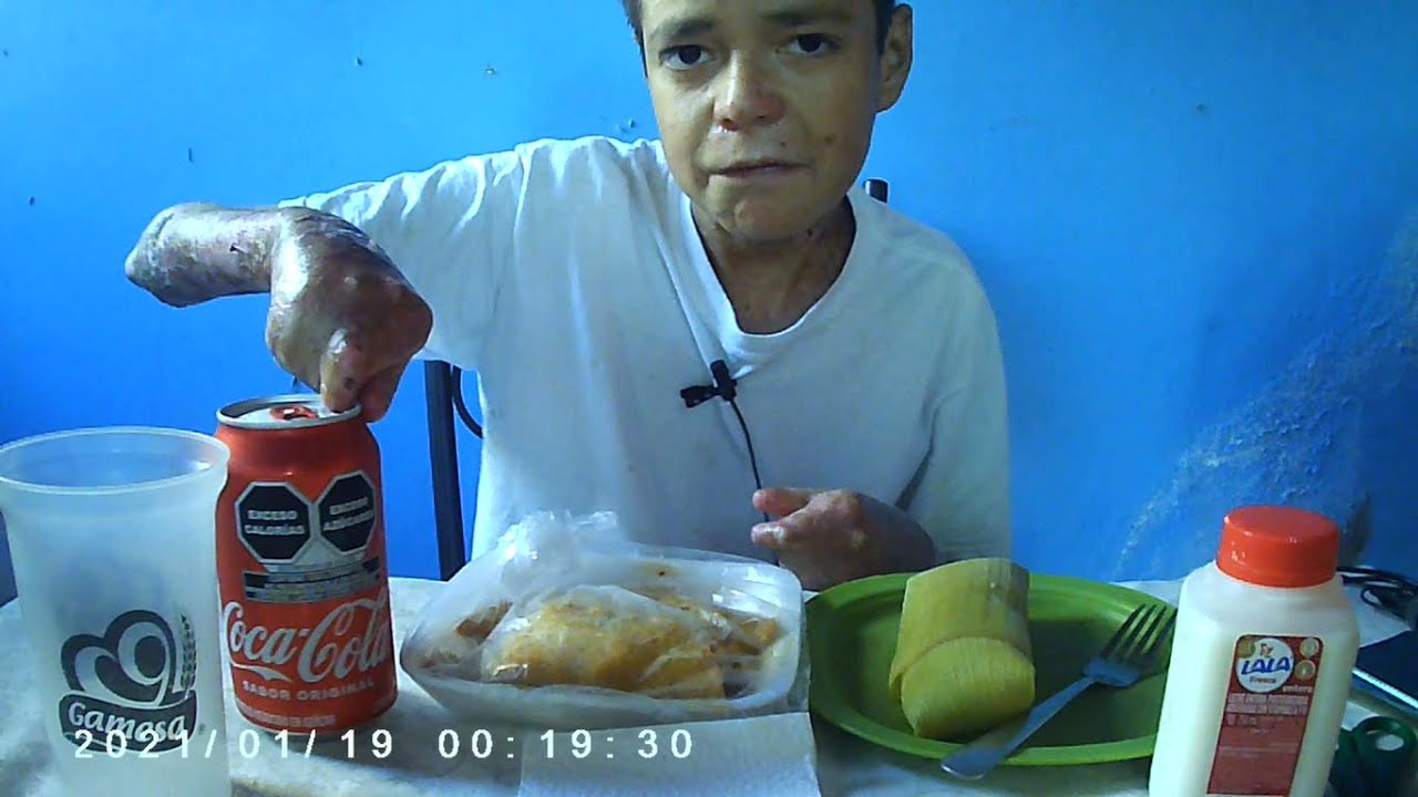 ASMR tacos tuxpeños de frijoles , tamal de elote , leche y refresco - EL CHICO MARIPOSA
