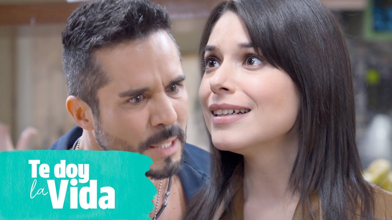 Te doy la vida: Pedro le reclama a Gina que haya enviado las fotos a Elena | C-51 y 52 | tlnovelas