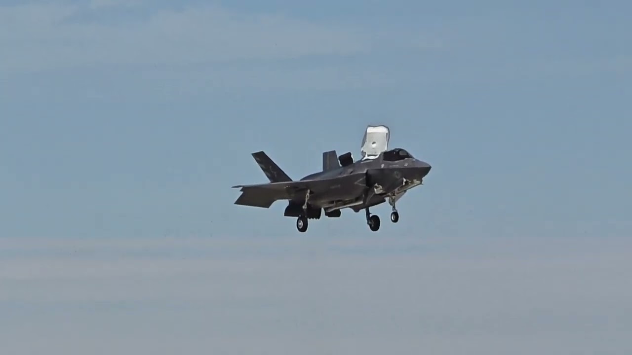 F35B Hovering,  Landing at MCAS YUMA Airshow 